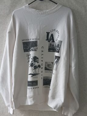 Free Planet White Graphic Los Angeles Crewneck Sweatshirt